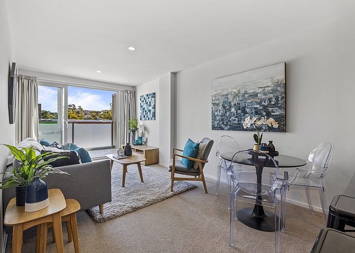  at E 11/30 Bute Road, Browns Bay, North Shore City, Auckland