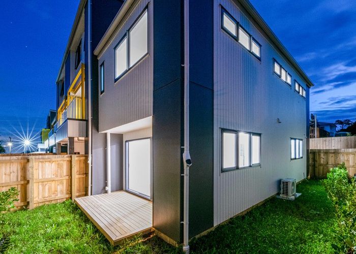  at 4/43B Waimumu Road, Massey, Auckland