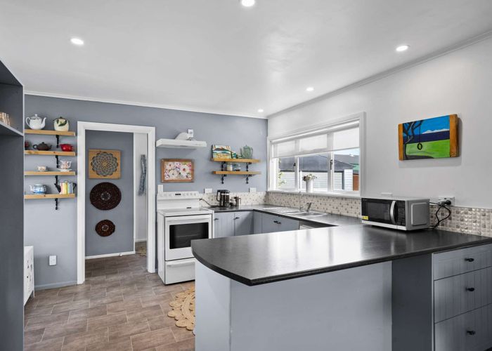  at 1013 Willowpark Road North, Mayfair, Hastings
