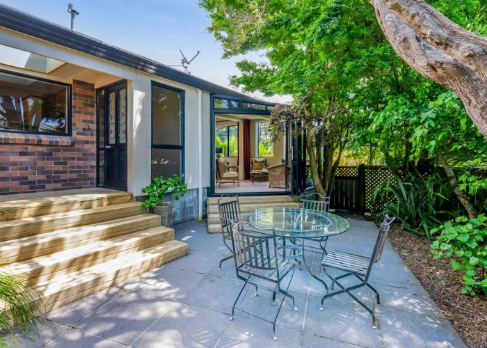 at 15 Del Mar Place, Merrilands, New Plymouth