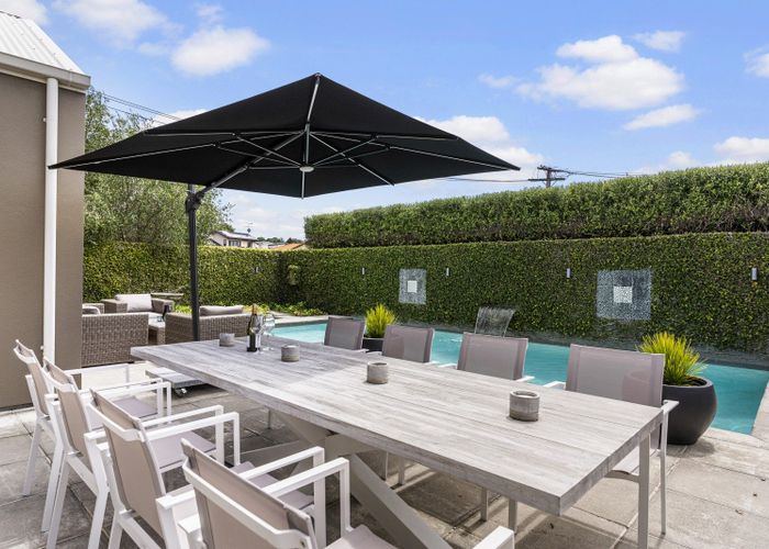  at 1/51 Beach ROAD, Mellons Bay, Auckland