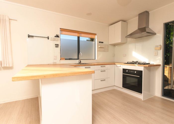  at 2/59 Santiago Cres, Unsworth Heights, North Shore City, Auckland