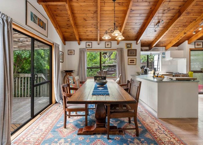  at 4 Dianthus Place, Browns Bay, Auckland