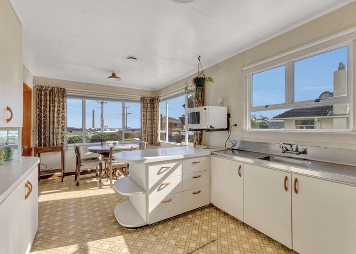  at 27 South Road, Moturoa, New Plymouth
