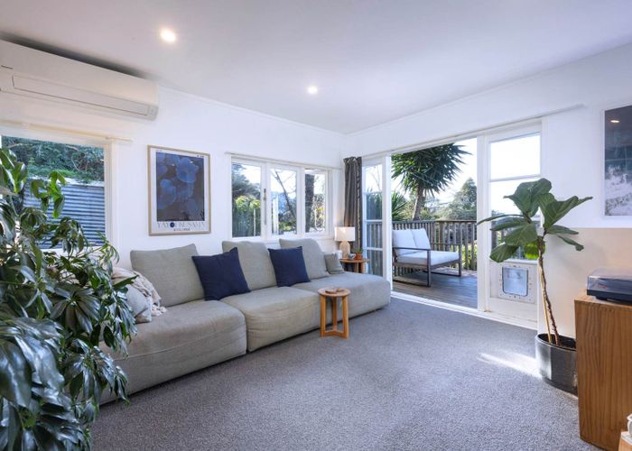  at 19 Kauri Point Road, Laingholm, Waitakere City, Auckland