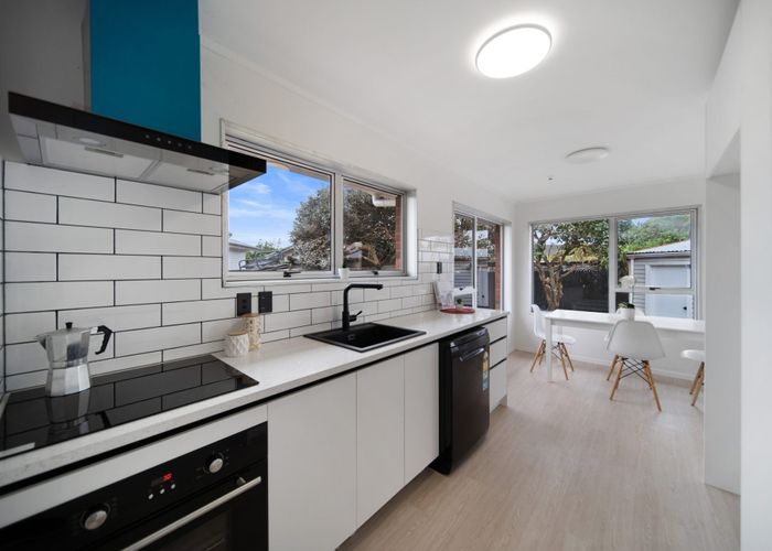  at 15 Penderford Place, Mangere East, Auckland