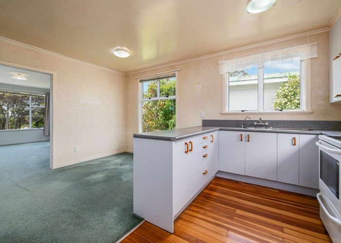  at 4 Christina Avenue, Te Atatu South, Auckland
