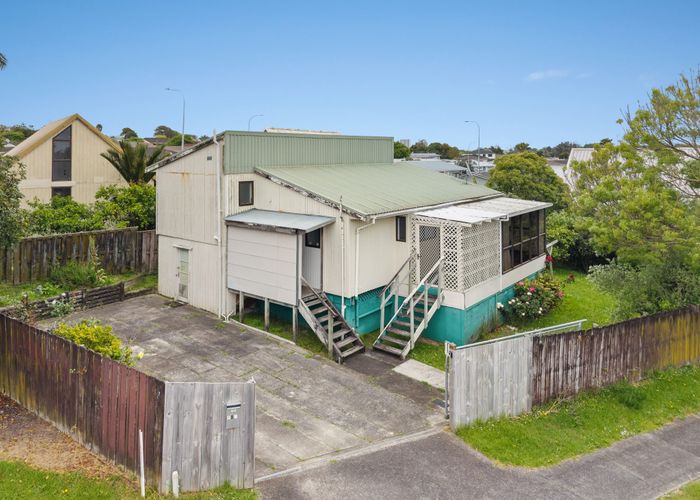  at 2/129 Boundary Road, Clover Park, Auckland