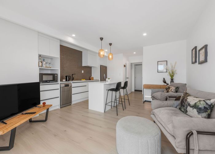  at 12 Pinewood Grove, Botany Downs, Manukau City, Auckland