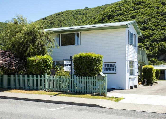  at 48 Beach Road, Waikawa, Picton