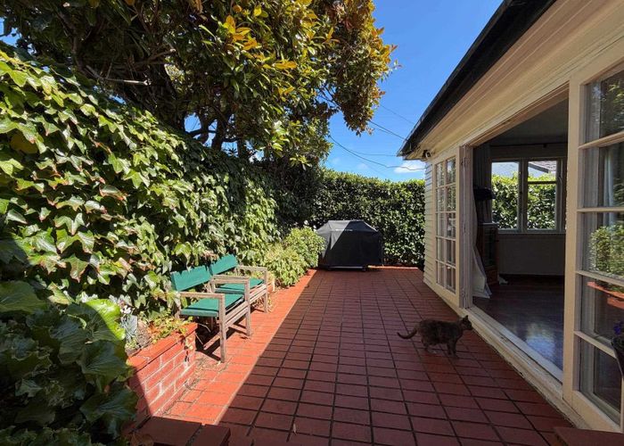  at 16 Friend Street, Karori, Wellington, Wellington