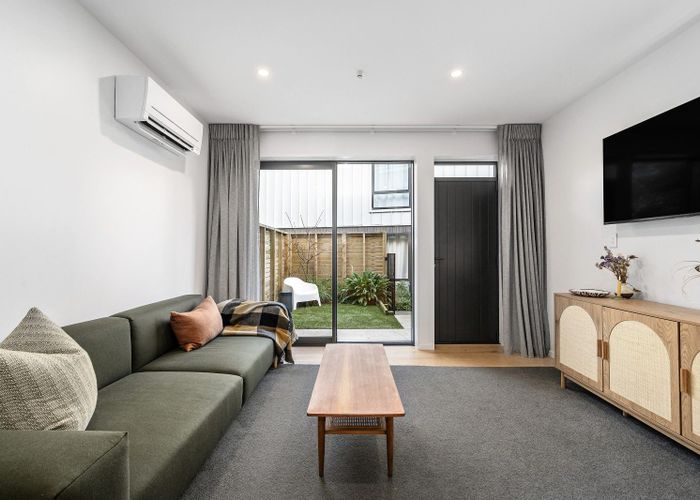  at 8C Ferry Road, Days Bay, Lower Hutt, Wellington