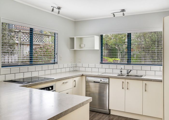  at 27 Greenfield Drive, Western Heights, Hamilton