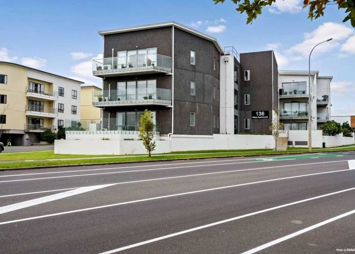  at 2F/136 Stancombe Road, Flat Bush, Manukau City, Auckland