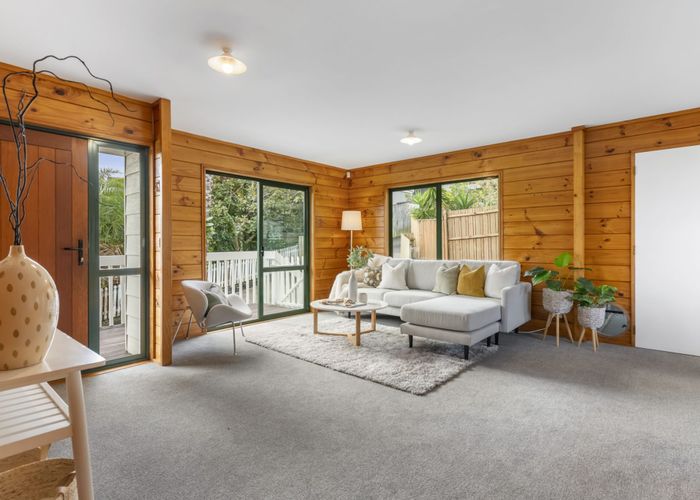 at 2/8 Mayfield Road, Glenfield, North Shore City, Auckland
