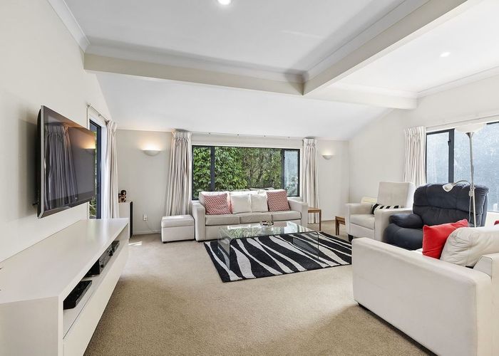  at 18 Oxford Street, Tawa, Wellington
