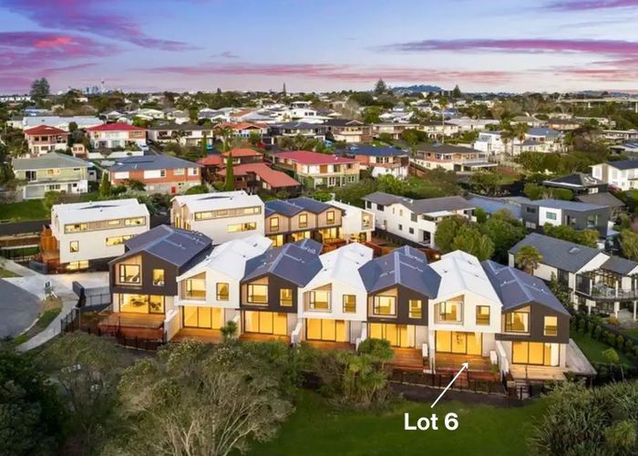  at 6/98-100 Walker Road, Point Chevalier, Auckland City, Auckland