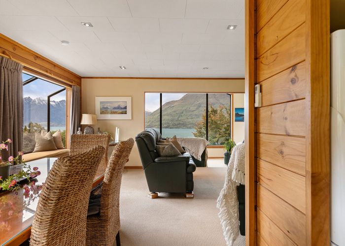 at 9 Evergreen Place, Sunshine Bay, Queenstown
