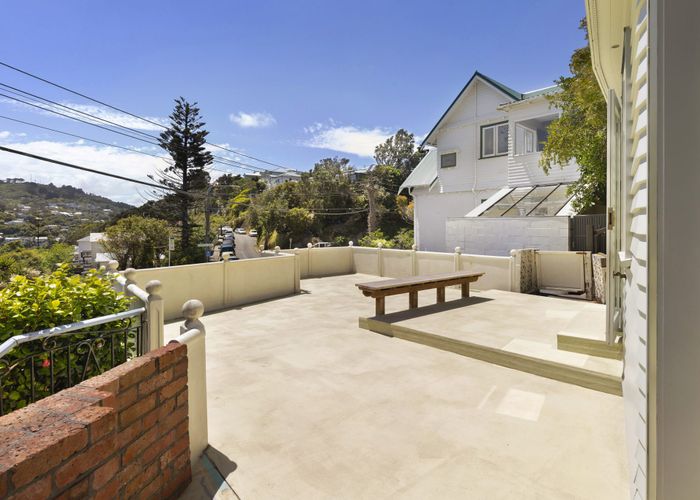  at 42 Raroa Road, Kelburn, Wellington