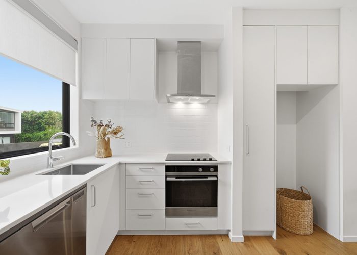  at 2/4 Glen Atkinson Street, Saint Heliers, Auckland City, Auckland