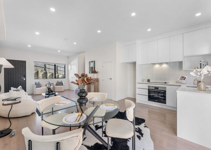  at 4D Flaunty Place, West Harbour, Waitakere City, Auckland