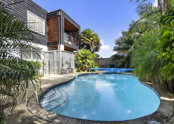  at 158 Bleakhouse Road, Mellons Bay, Auckland
