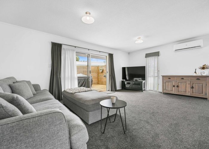  at 27 Purcell Place, Melville, Hamilton
