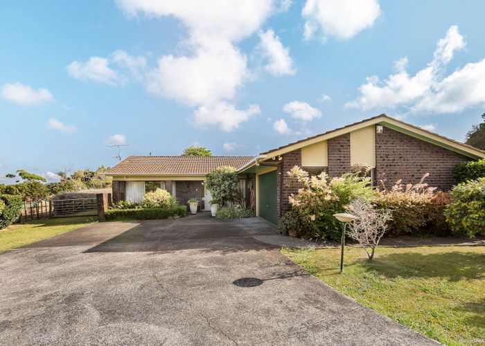  at 8 Gracechurch Drive, Flat Bush, Auckland