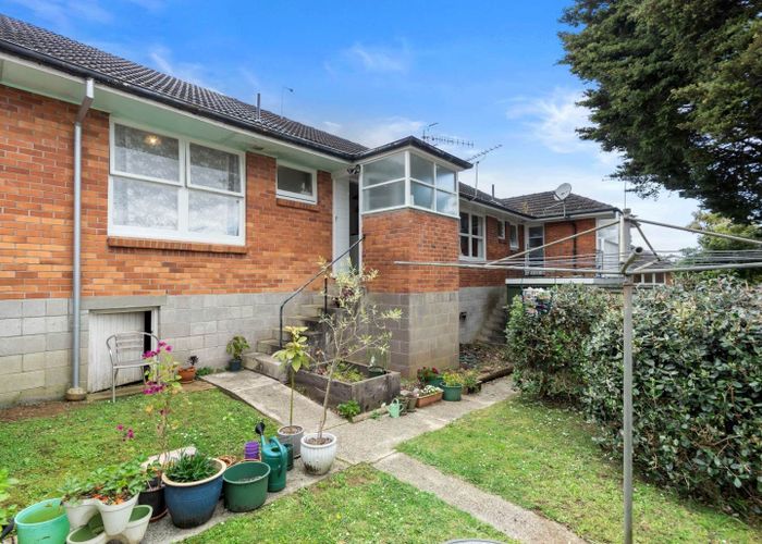  at 2/21 Ellen Avenue, Hillcrest, Auckland