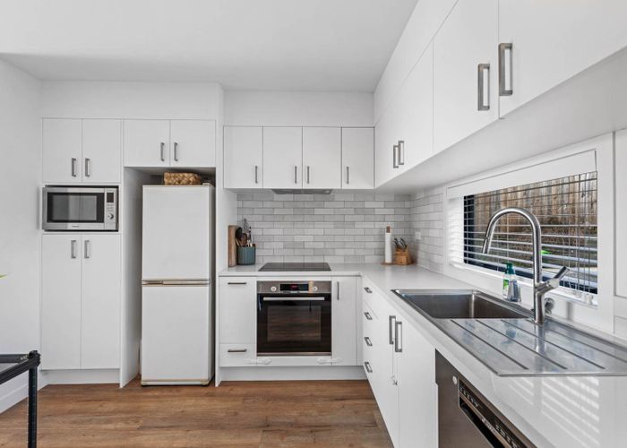  at 8/35 Garadice Road, Rothesay Bay, North Shore City, Auckland