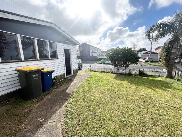  at 5 Kokiri Street, Te Atatu South, Auckland