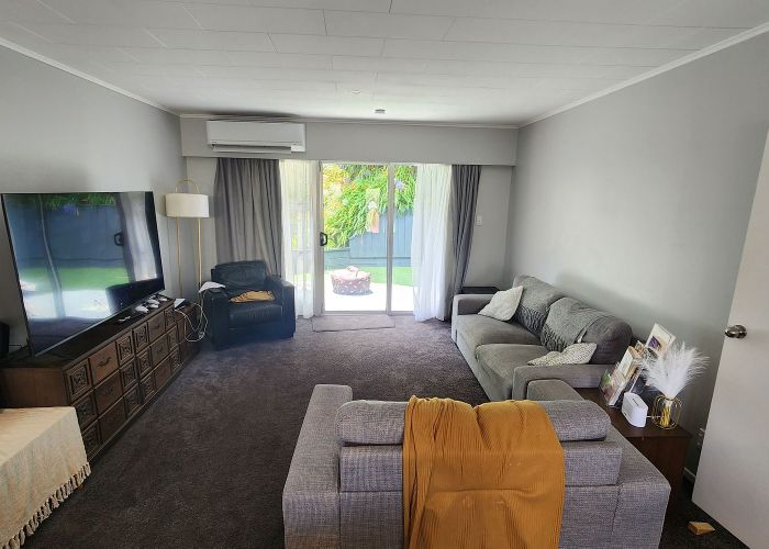  at 80C Airlie Road, Plimmerton, Porirua, Wellington