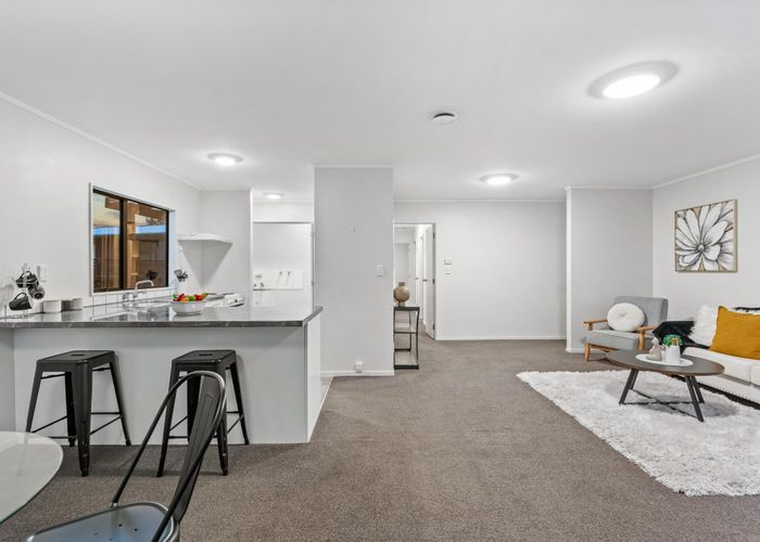  at 5 Posa Avenue, Henderson, Waitakere City, Auckland
