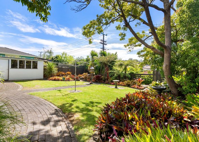  at 30 Vina Place, Massey, Auckland