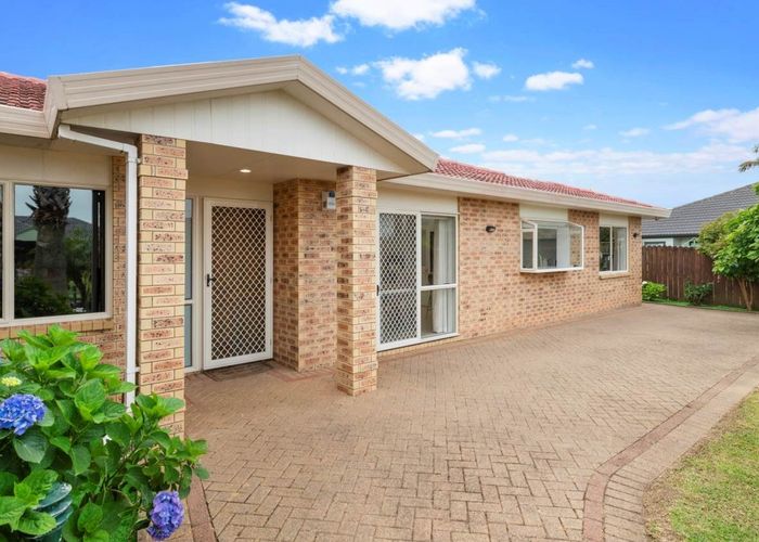  at 96 Glenross Drive, Wattle Downs, Auckland