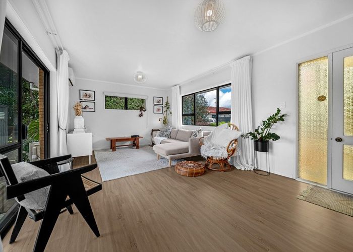  at 2/15 Berwyn Avenue, Takanini, Papakura, Auckland