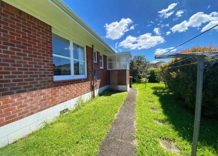  at 2/24 Inverness Road, Browns Bay, Auckland