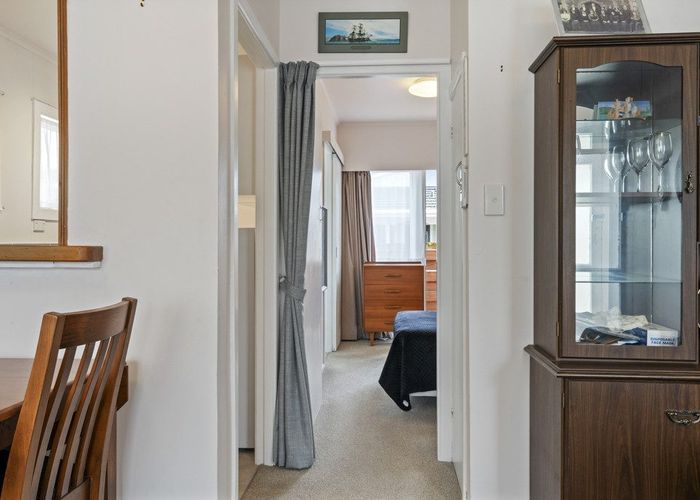  at 1-20/27 Whites Line West, Woburn, Lower Hutt