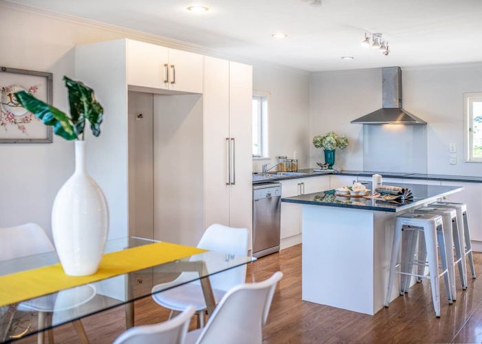  at 10 Edgeworth Close, Glenfield, North Shore City, Auckland