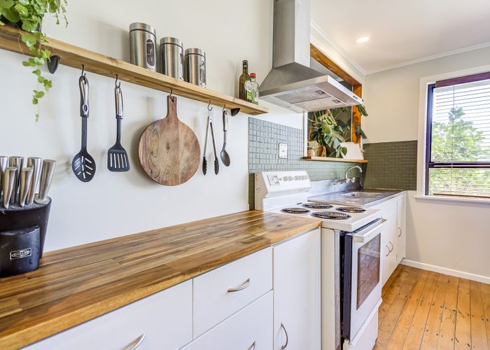  at 6 Gwendoline Place, Glenview, Hamilton