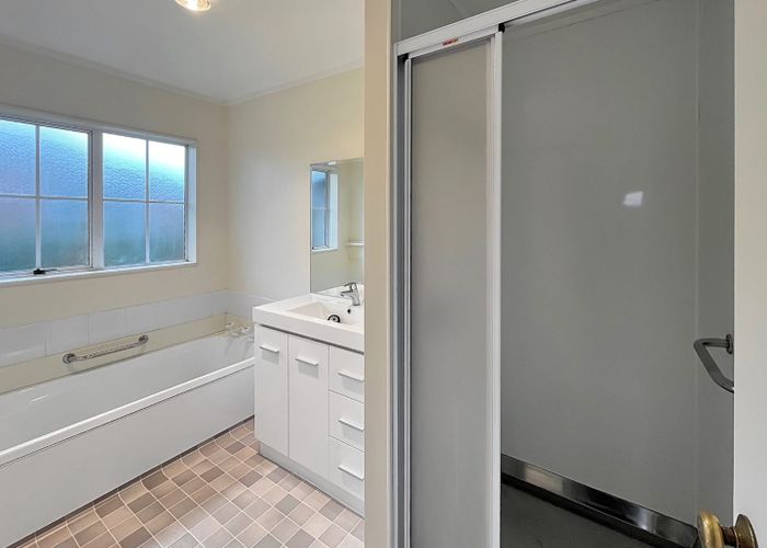  at 4 Lakemba Mews, Terrace End, Palmerston North, Manawatu / Whanganui