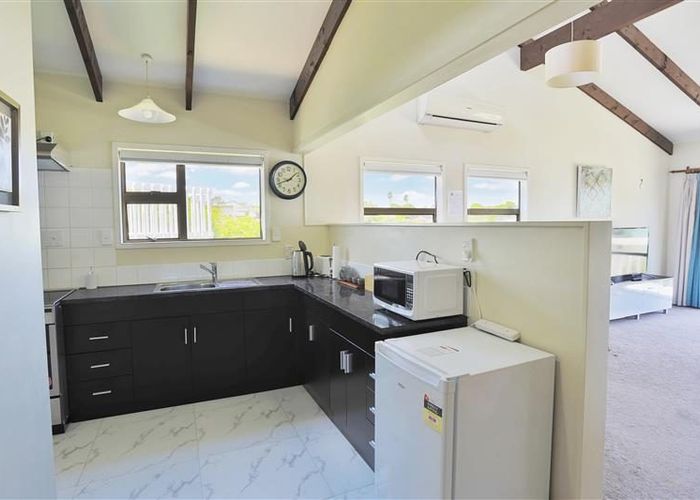  at 2/4 Arkley Ave, Farm Cove, Manukau City, Auckland