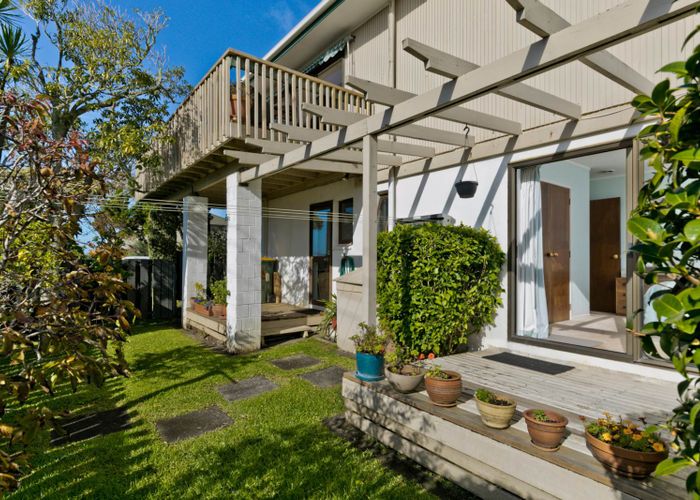  at 1/122 Aberdeen Road, Campbells Bay, Auckland