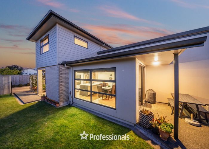  at 8a Glen Iris Grove, Woburn, Lower Hutt, Wellington