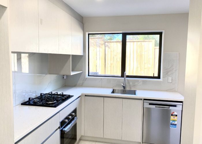  at 3/36  Santiago Cres, Unsworth Heights, North Shore City, Auckland