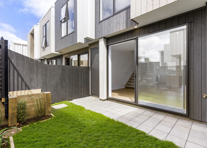  at 11/82 East Coast Road, Milford, North Shore City, Auckland