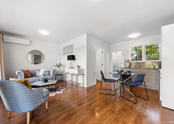 at 2/2 Derwent Crescent, Titirangi, Auckland