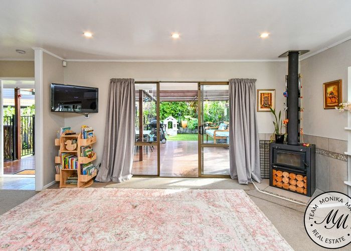  at 4 Ransom Smyth Drive, Goodwood Heights, Manukau City, Auckland