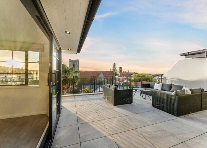  at 10/2 Bassett Road, Remuera, Auckland City, Auckland