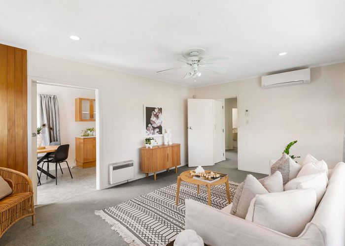  at 11 Wykeham Place, Glenfield, Auckland